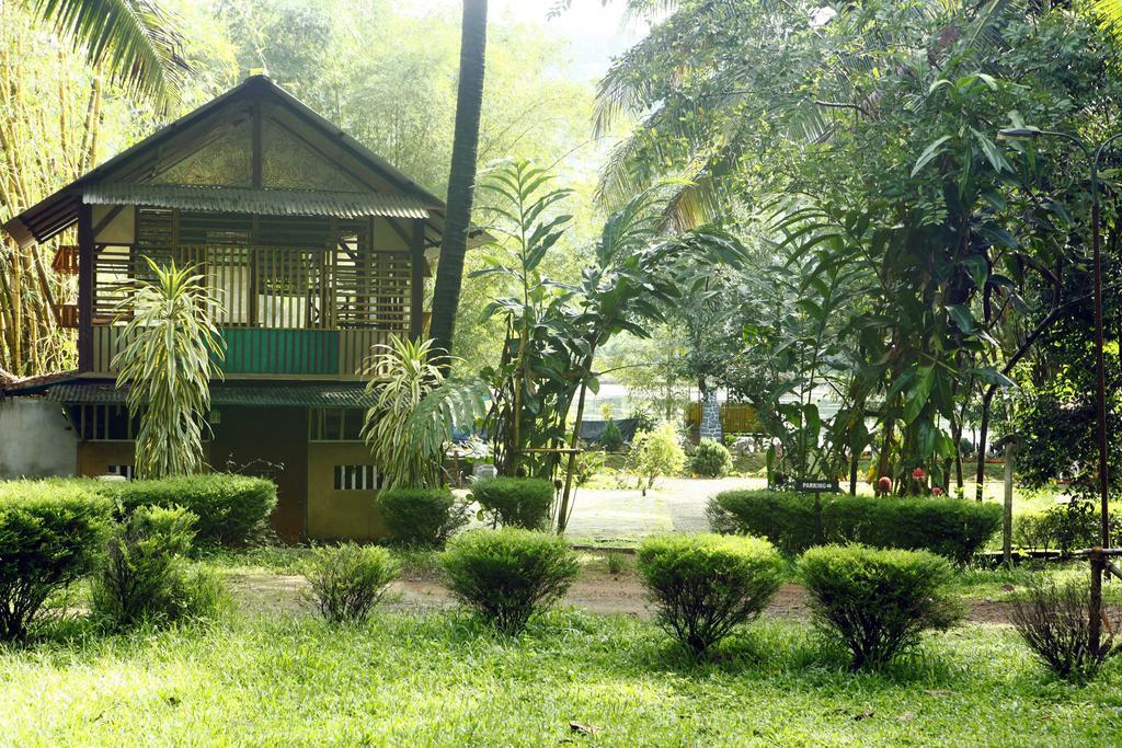Soma Birds Lagoon Hotel Kotamangalam Eksteriør billede