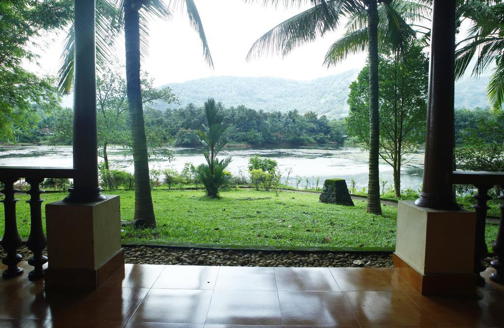 Soma Birds Lagoon Hotel Kotamangalam Eksteriør billede