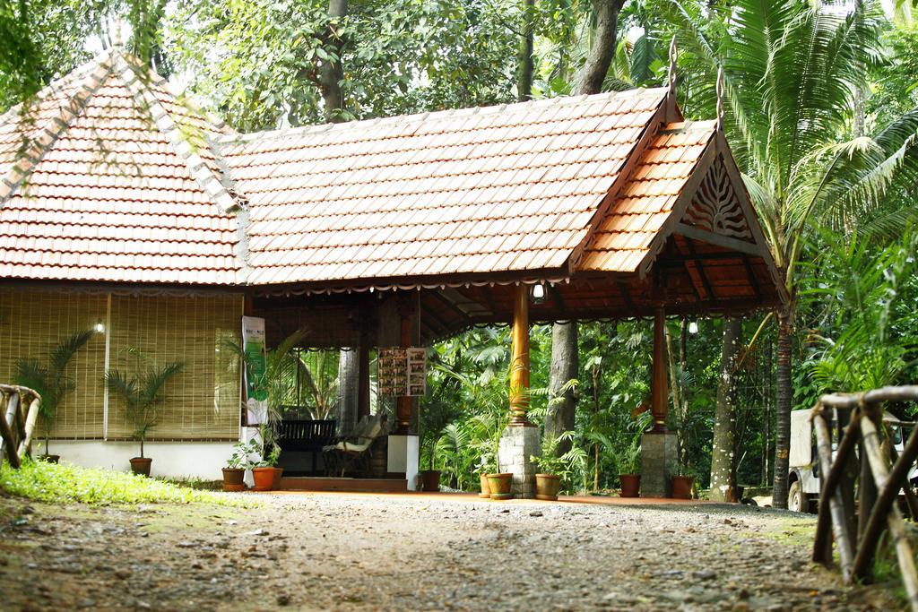 Soma Birds Lagoon Hotel Kotamangalam Eksteriør billede